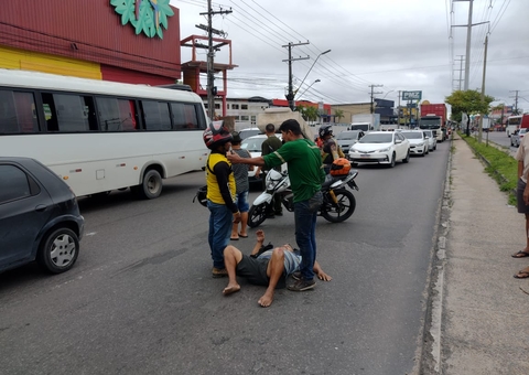 Idoso é atropelado ao tentar atravessar avenida de Manaus