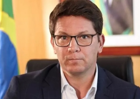 Mario Frias 'desliza' no português e vira chacota ao pedir 'Fora Titi'