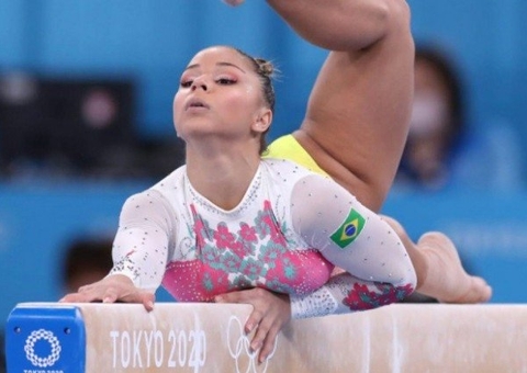 Após lesão, Flávia Saraiva fica em 7º no trave da ginástica