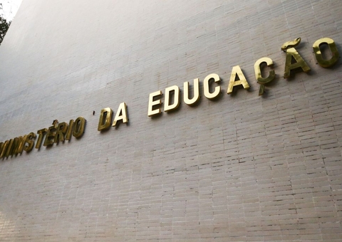 MEC conclui projeto para ensino médio e amplia aulas tradicionais