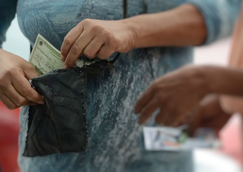 Mulher é presa ao ser flagrada fazendo boca de urna em Flores