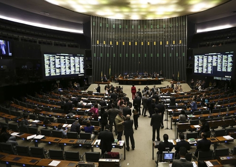 Lira vai ao STF para que Congresso decida sobre perda de mandatos