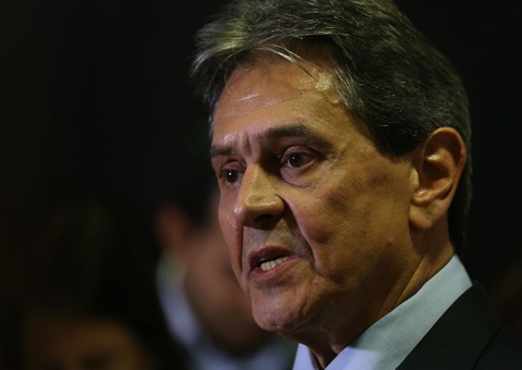 Roberto Jefferson é transferido para presídio de Bangu