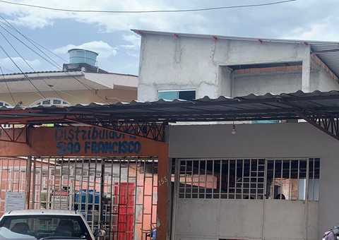 Homem foge de criminosos, invade casa, mas é morto com vários tiros em Manaus