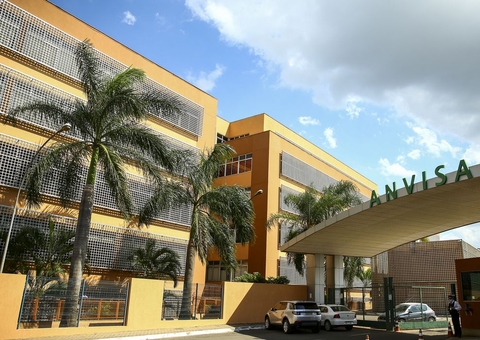 Anvisa se posiciona neste mês sobre o uso da Coronavac em crianças