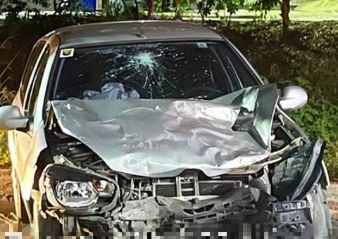 Carros são destroçados em acidente com ferido em Manaus