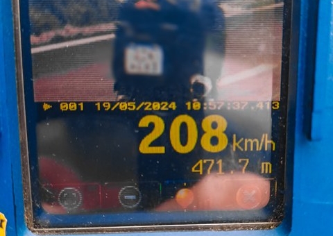 PRF-AM flagra motociclista correndo a mais de 200 km/h na BR-174