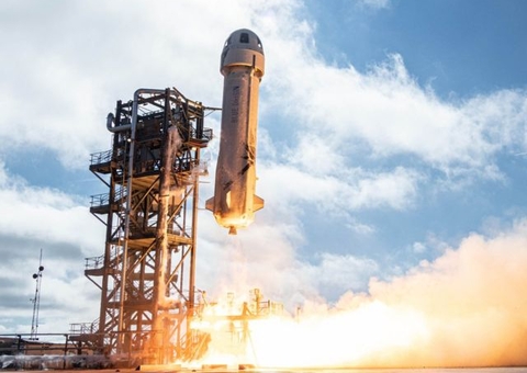 Homem mais rico do mundo completa viagem ao espaço de 10 minutos; vídeo