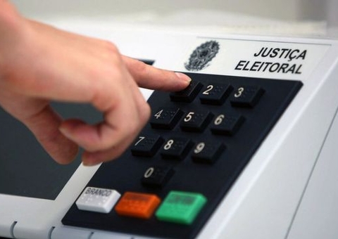 Coagir funcionário por votos é crime e pode levar a indenização