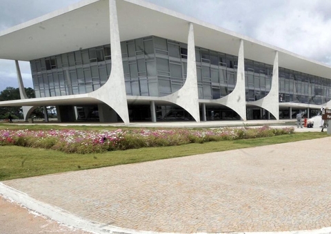 Bolsonaro sanciona lei com mudanças nas regras de pagamento do BPC