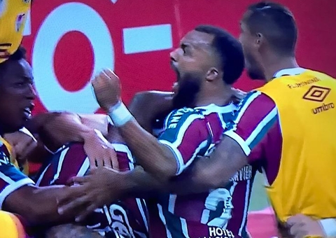 Fluminense vence o Bragantino com golaço de Cano em jogo com apagão do VAR
