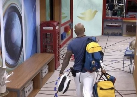 Cezar Black se muda para o quarto Deserto após desentendimento com Domitila