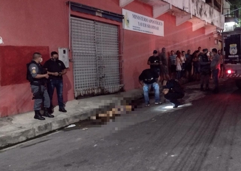 Mulher tem cabeça estourada com 12 tiros ao ser jogada de carro em Manaus