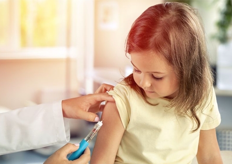 Vacina de Oxford vai ser testada em crianças e adolescentes