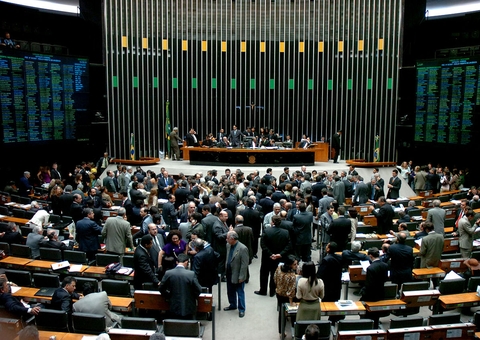 Texto-base de projeto que permite empresas comprarem vacinas é aprovado