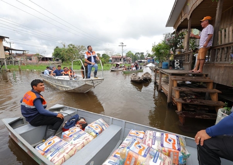 Governo leva ajuda humanitária e entrega 18 toneladas de alimentos para Anamã