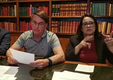 Bolsonaro não se manifesta sobre 250 mil mortos por Covid-19