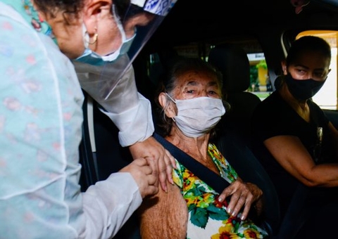 Postos de vacinação abrem neste domingo para grupo prioritário em Manaus