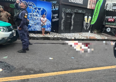 Homem morre ao ser atropelado por carro na frente de bar no Redenção