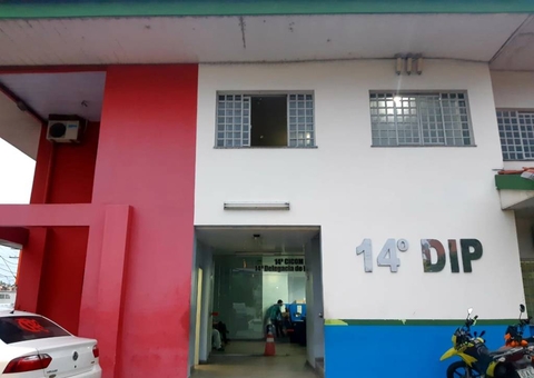 Familiares tentam tirar mulher de viatura e também são presos em Manaus