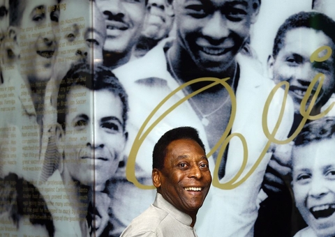 Pelé recebe alta após se recuperar de infecção urinária