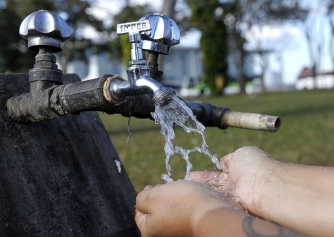 Lei obriga reaproveitamento de águas de esgoto e de chuva