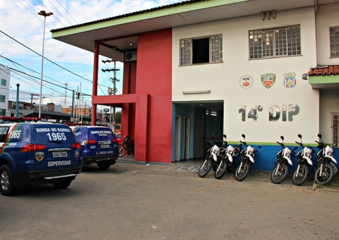 Após ser reconhecido por vítima, assaltante é preso em plataforma de ônibus em Manaus