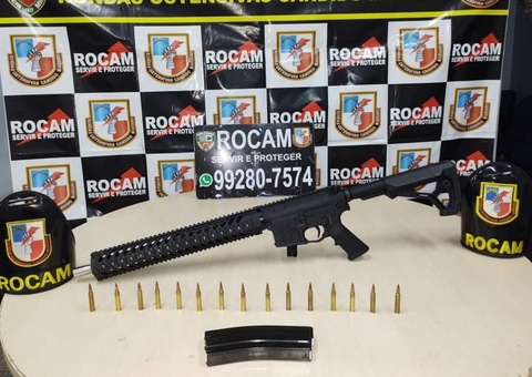 Rocam prende homem com fuzil em área de mata de Manaus