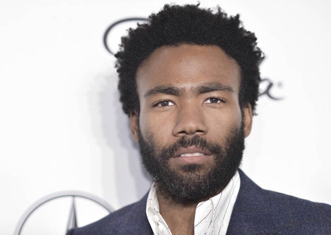Donald Glover anuncia série sobre Sr. e Sra. Smith com Phoebe-Waller Bridge