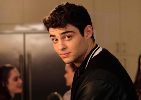 Noah Centineo mostra corpo marombado para novos personagens