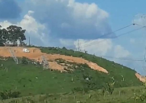 Torre de transmissão cai e mata seis pessoas