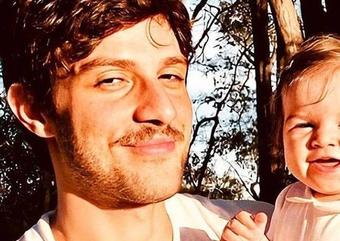 Chay Suede revela o nome de segundo filho com Laura Neiva