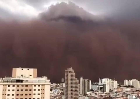 Tempestade de poeira atinge interior de SP e assusta moradores; Vídeos