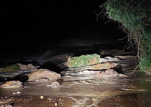 Moradores são retirados às pressas de casa no Natal após barragem romper na Bahia