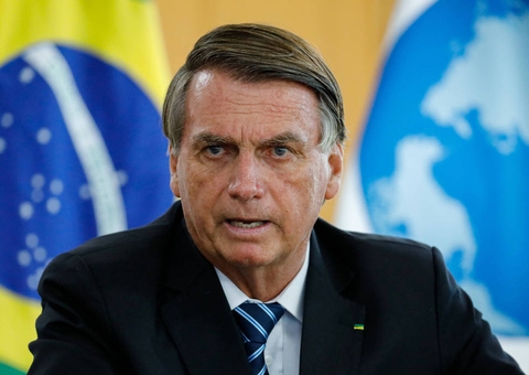 Após ter celular apreendido, Bolsonaro é intimado a prestar depoimento na PF