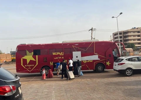 Jogadores brasileiros fogem da guerra no Sudão de ônibus e chegam ao Egito 