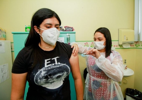 Professores da rede municipal começam a ser vacinados amanhã em Manaus