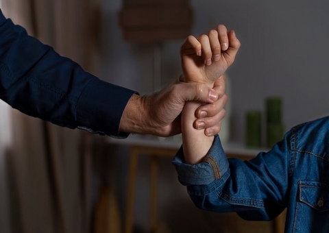 Pintor é preso por estuprar filha de amigo durante serviço em Manacapuru