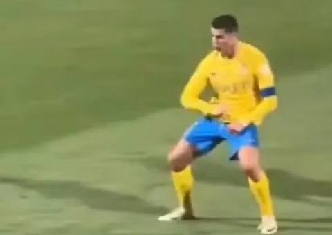 Cristiano Ronaldo é suspenso por gesto obsceno; vídeo