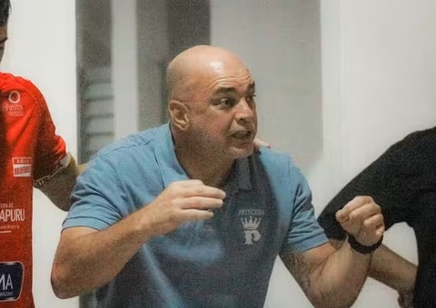 Maurinho Fonseca comemora ponto conquistado em jogo contra o Manaus na Série D