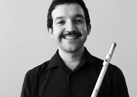 Flautista morre atropelado e corpo é encontrado embaixo de carro