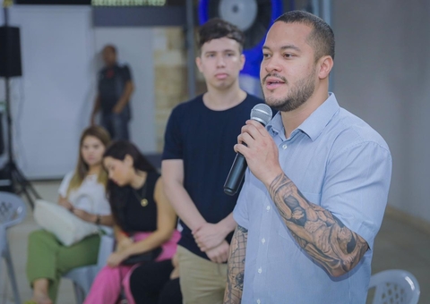 Adail Filho debate sobre educação e empreendedorismo com estudantes 