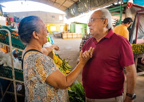 Amazonino discute problemas e soluções com população de Iranduba