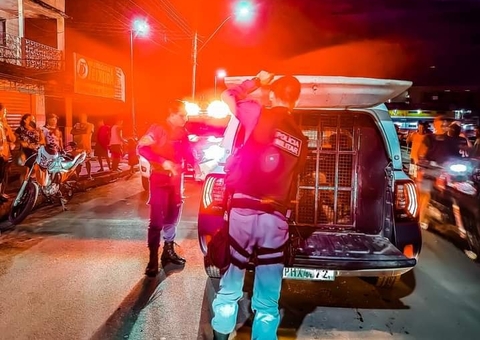 Homem é espancado por populares ao ser flagrado furtando casa durante festa no Amazonas