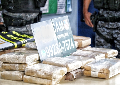 Polícia apreende meio milhão de reais em drogas dentro de barco em Manaus