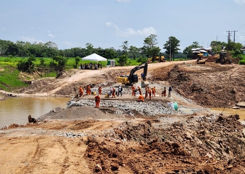 Aterro em rio é concluído e trecho da BR-319 é liberado para passagem de veículos no Amazonas