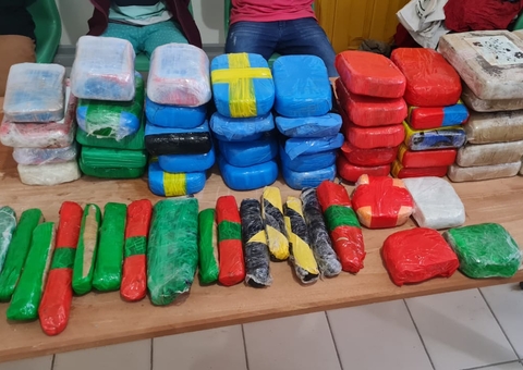 Trio é preso com bagagens cheias de drogas em embarcação no Amazonas