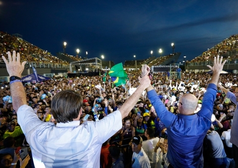 Após motociata em Manaus, Bolsonaro participará de evento religioso no sambódromo