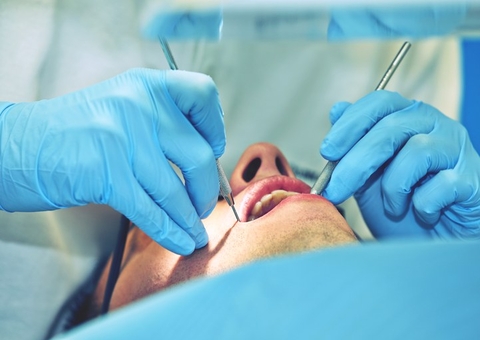 Plínio sugere que acompanhamento de saúde bucal seja condicionado ao Auxílio Brasil