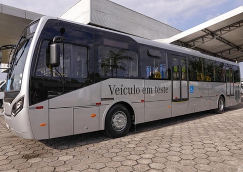 Prefeito e governador assinam convênio para compra de ônibus elétricos para Manaus